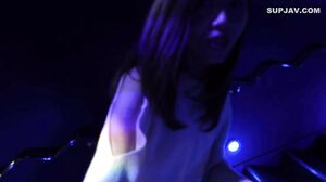 First shooting and face showing “What, are you going to do it here!?” I took a voluptuous and bewitching office lady to a comic book, hidden from people’s eyes, and creampied her while writhing in agony at the climax! Further follow-up creampie!