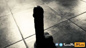 Lovemealots - Min mand fangede mig med en realistisk dildo og kneppede mig som en tæve med 2 pikke i et hul