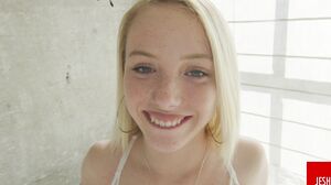 Dixie Lynn gets fucked-cumshot