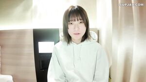 Boyish * Shizuku-chan. 21 year old healthy sexy body buried in HOODIE! Let’s write on your resume that you got a violent ejaculation from a creepy old man while job hunting.