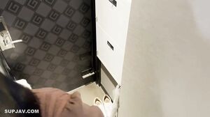 At the Minato Ward Sports Gym. A young wife with a frustrated body… Big breasts overflowing from her sports bra and aching pussy release her sexual desire and give her a rich creampie