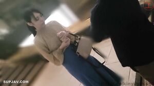 An introverted, slender and beautiful office lady housewife. I was frightened and resisted her advances, ignored her loud voices and her protests, and devoured her whole body, and without letting go, I firmly grabbed her slender body and held her down, ej