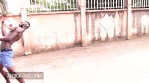 Africa-XXX - Amateur ebony girl invites stranger for a round