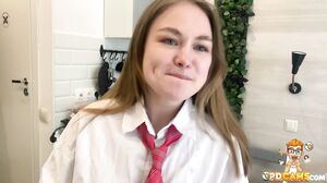 Beauty webcam girl masturbate in the kitchen