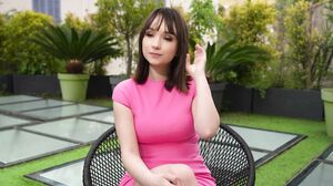 JacquieETMichelTV - Abby Enjoys A Hearty Meal