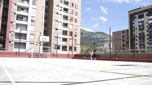 Intense exercise routine lesbian colombian with my friend Carla Morelli - Mariana Martix