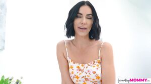 CheatingMommy - Venus Valencia My Friends Sexy Stepmom