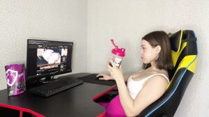 Honey Sasha - A Sporty Girl With A Big Ass Got Excited From Hentai And Finished On A Pillow