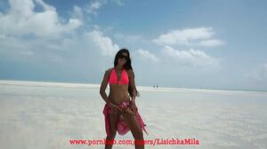 Mila Fox - Sex on the beach in public¡