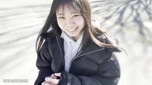 A natural and mysterious medical student “No, no, I’m embarrassed ///” Mana-chan is shy and shy for the first time and makes out with an immoral man!