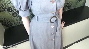 The pianist with the divine tits is a hot topic right now. She is a very beautiful and beautiful girl! She fucks her pussy raw and climaxes inside for the first time in her life! She shoots a total of 4 cumshots without even knowing they are leaking out!