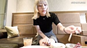 Mika (20 \) Slender and tiny, she looks too good in a maid’s uniform. She kept on torturing her first anal which was clean at first for a long time, and when she inserted it raw and ejaculated inside, it was left painfully open.