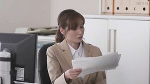 DLDSS-322 A woman boss who was the flower of high peak on a business trip shares a room with her…. She is so good with him that she keeps climaxing in a shrimpy position and begs for another Nakadashi over and over again in a kimexec session.