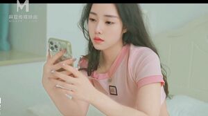 Chinese Internet Celebrity Gets Seduced By Older Man