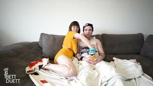 BettDuett - Filming girlfriend masturbating in the pool !!