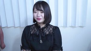 Facial Collapse – Unprecedented Volunteer – Amu, a beautiful girl with short black hair, ejaculates 13 shots of over 100ml cum in her face and mouth with a smile!