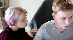 DollHole - Karinaoblepihova-Distraheret Fra Spillet Mistede Sin Mødom