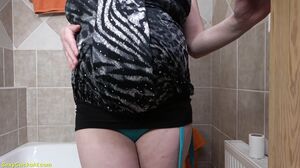 Sexy Cuckold - Ninth month preggo stepmom fingering deep