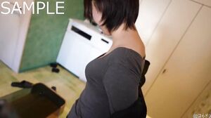 Shiori-chan is a modest otaku girl with short black hair and short, slanty eyes who enjoys cosplaying. She is used to taking cosplay photos, but this is the first time in her life that she has been photographed in a frame shoot.