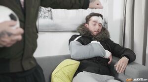 It's Good That My Petite Step Sister Helped Me When My Hand Was Broken - Apolonia Lapiedra