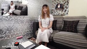 Honoka, 22 years old, open-minded JD at the end of her job hunting, makes her AV debut completely face to face with Nakadashi sex for the first time in her life! She’s going to get a permanent job after being impregnated and defriended by an old man after