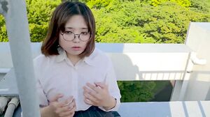 Individual shot + outdoor. Dreamy and cute girl from metropolitan commercial department, school building rooftop blowjob support 20,000 yen!