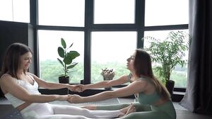 Chica Minori, Isabella D - Hot Yoga