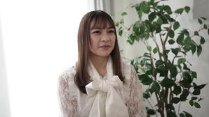 Beautiful face destroyed/facial insemination. International current model Emiri. 13 consecutive shots of disgusting semen on her too-cute face and mouth, first bukkake and first swallow