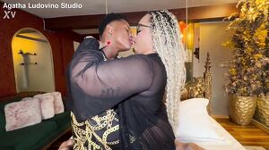 Agatha Ludovino & Dizinhaplus - Convenci minha amiga que nao e do conteudo adulto Dizinhaplus a gravar um menage comigo e com um bbc gostoso