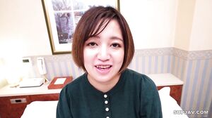 ★One-coin video★A married woman who constantly blames me and makes me erect while smiling