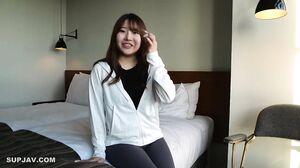 Beautiful student from the sports department, naked training with students “This is aerobic” It’s great for leg muscles.