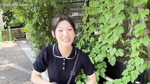 First time shooting*Made to do what she wants by a middle-aged man, the gentle and innocent Kaede, she endures and gets a raw Nakadashi for her allowance… *With a scene of washing her body in a special bath
