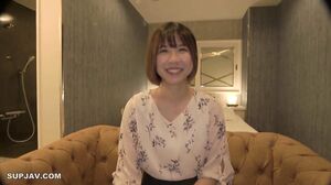 Beautiful Woman File 4 Miu (25) Occupation: Department Store Receptionist I observed every detail of this genuine stool girl who was happy to laugh when I applied an electric gun to her! Of course, after that, we have a seeding sex…