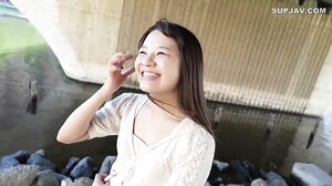 Erotic material with a Lolita/Lolita feel. The first time you see her, you’ll be amazed by her super-large clitoris and the sheer amount of information she gives you. She’s a pure-hearted university student who even shows you the Y-balance pose…