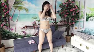 Misaki-chan, who can’t resist, obediently listens to what I say and lets me fuck her raw in her **** pussy during a photo session!