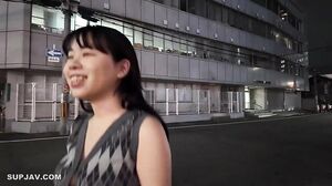 ♡First time shooting*Nagisa, a bristly-haired nursery teacher “No…I’m going to come out…” dripping tide in a naked apron Sperm is pushed deep into her vagina and ejaculated inside!