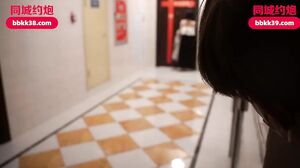 Xiao Qi - The stalker is so lustful that he invites a young girl to his house to relieve his sexual desire