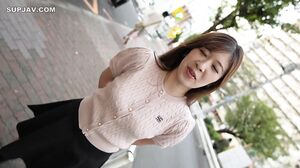 She is a beautiful and beautiful woman! She is a beautiful and sexy girl. She ejaculates 5 times in the first half alone.