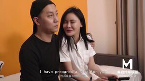 ModelMedia Asia - Valentine's day present