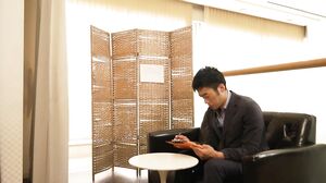 FSDSS-946 Heavenly Men’s Ranna Fujii Ranma, who induces insertion through a cloth by pressing her eyes against the erected panting glans in a creaky treatment.