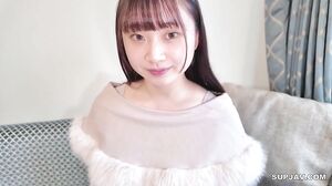 Two consecutive raw Nakadashi! JD is married while still in school and divorced after having an affair with her professor. She is a beautiful G-cup body with a virgin face that will destroy everything….