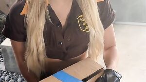 Trippie Bri Delivery Creampie