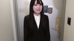 A sugar baby who opens her legs and allows raw creampie ejaculation if you spend enough on her. Enjoys lovey-dovey sex like a couple during support dates.