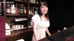 A snack bar run by a beautiful woman in her 40s is struggling! The mama decided to appear in a video and show off her glamorous body, moaning and climaxing even in the store lol