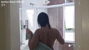 Soraya Castro - 100% anal Peguei minha amiga tomando banho e arrombei o cuzinho dela