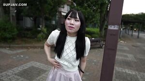 A shocking gap. A delicate and cute 20-year-old girl squirts non-stop. An explosive splash of squirting that never stops! Caution when viewing
