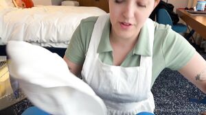 Ditzy Gitsie - Sooo Dexter’s mom seduced me and I came all over her face just before Dexter got home