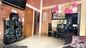 Le Ofrezco Dinero A La Chica De Limpieza Y La Follo En Posicin De Perrito (1080)