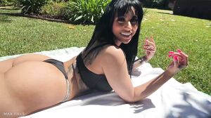 Ariana Starr Heats Up Her Summer With Max Fills