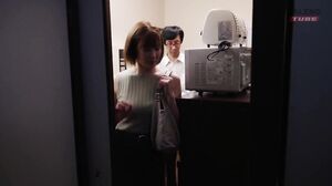 FTHTD-080 "I feel better, don't I?" Jealous of her older sister having sex with her boyfriend on a bunk bed, the slutty younger sister seduces him through the mirror. Sweaty, squirting, creampie, huge ejaculation with the two sisters, 16 shots! Sperm-empt